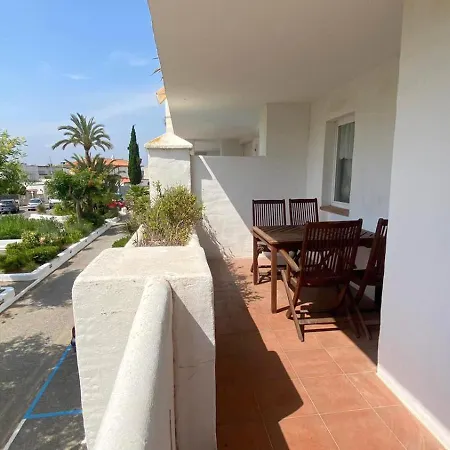 Royal Llevant 1 1 *